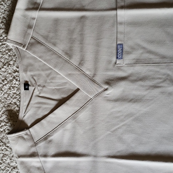 CODE NXT Storm Scrub Top in Overcast Grey - Picture 2 of 9